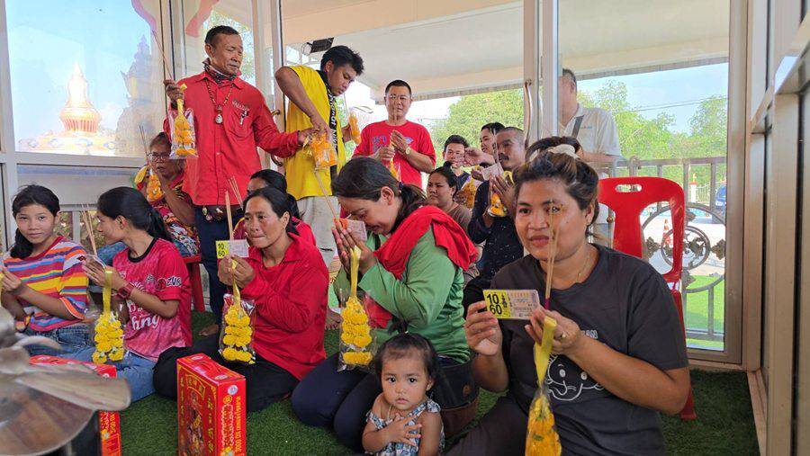 เลขเด็ดหลวงพ่อใหญ่